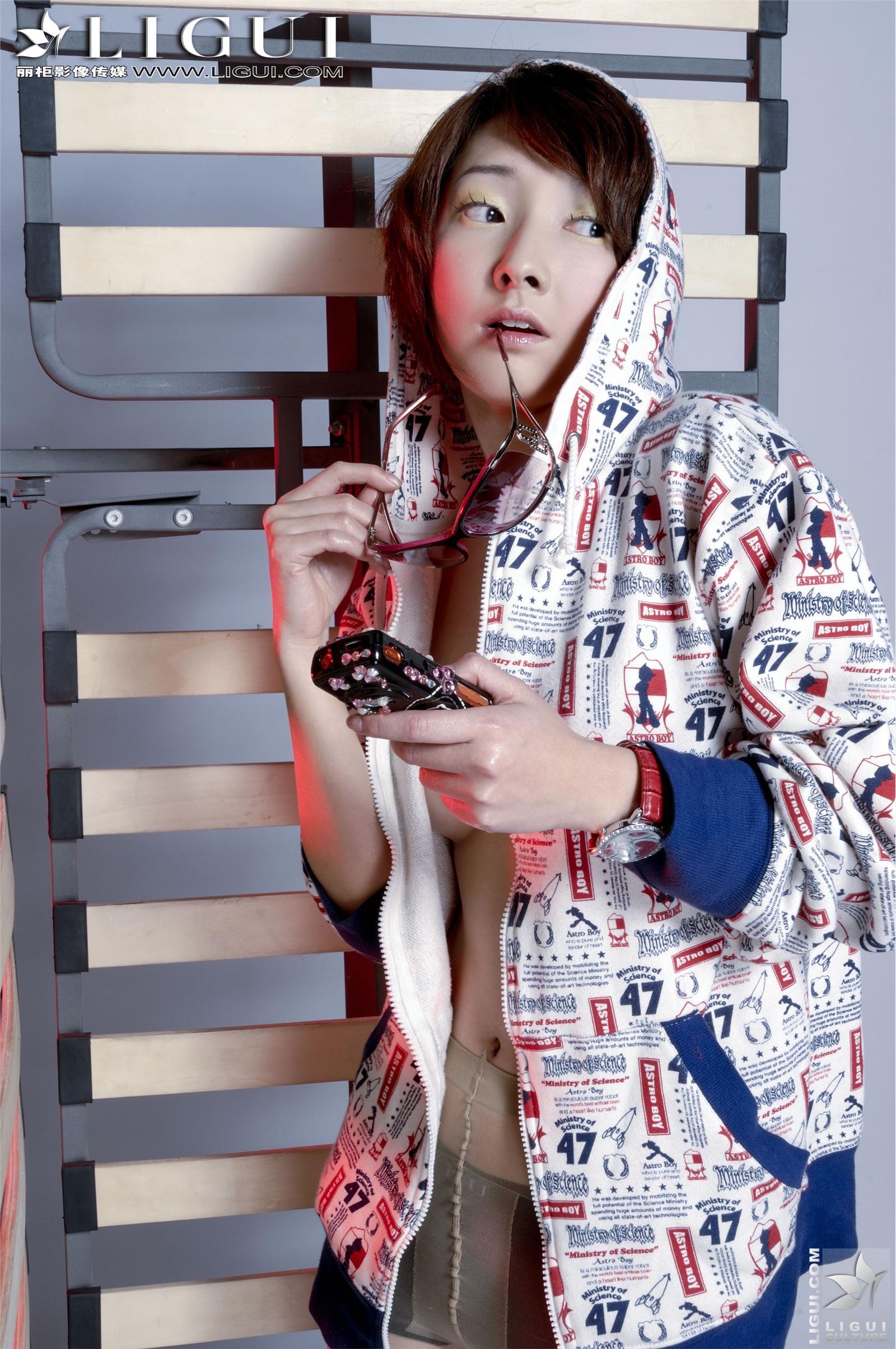 [丽柜]  名莲杂志 MODEL Kelly 丝袜美女图片